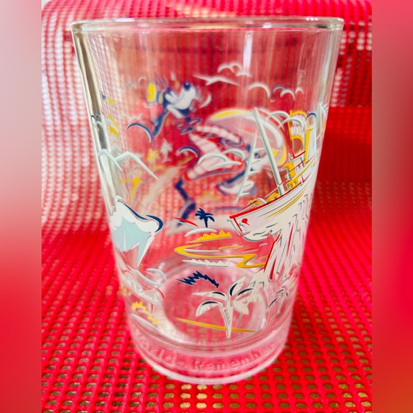 Vintage McDonald’s Walt Disney World glass.  Mint condition. - Picture 3 of 7